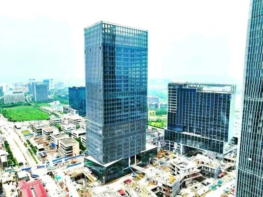 《2023~2024年中國(guó)數(shù)字建筑產(chǎn)業(yè)發(fā)展研究年度報(bào)告》 發(fā)布探尋建筑行業(yè)精細(xì)化管理新模式