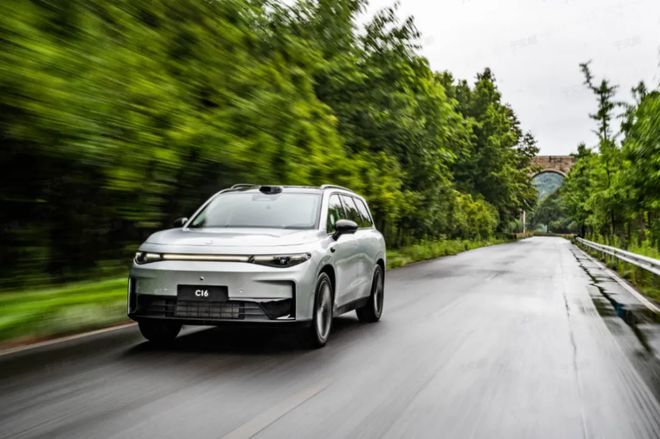 九游app：榮獲十佳車身、十佳底盤零跑C16憑何成為“六邊形戰士”？(圖7)