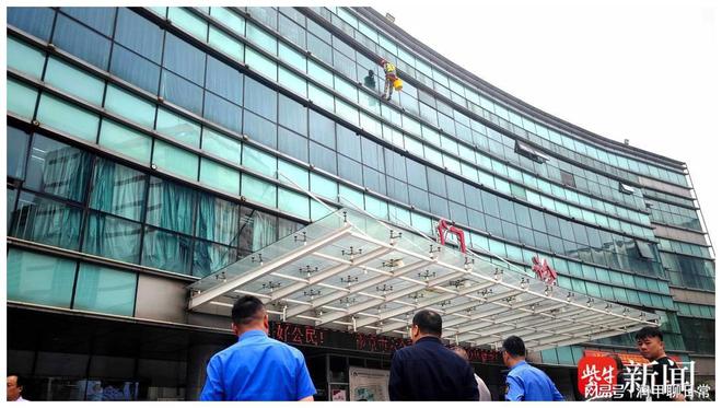 南京六合城管聚焦“三個強化”持續推進樓宇清洗(圖3)