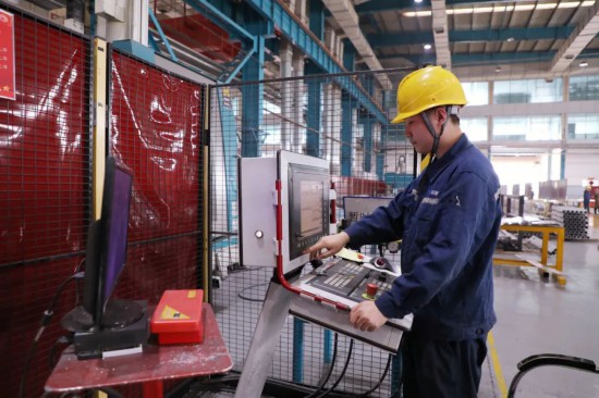 潮平兩岸闊 “鋁”途風光好——遼源市全力構建北方高精鋁加工產業生態圈走筆(圖1)