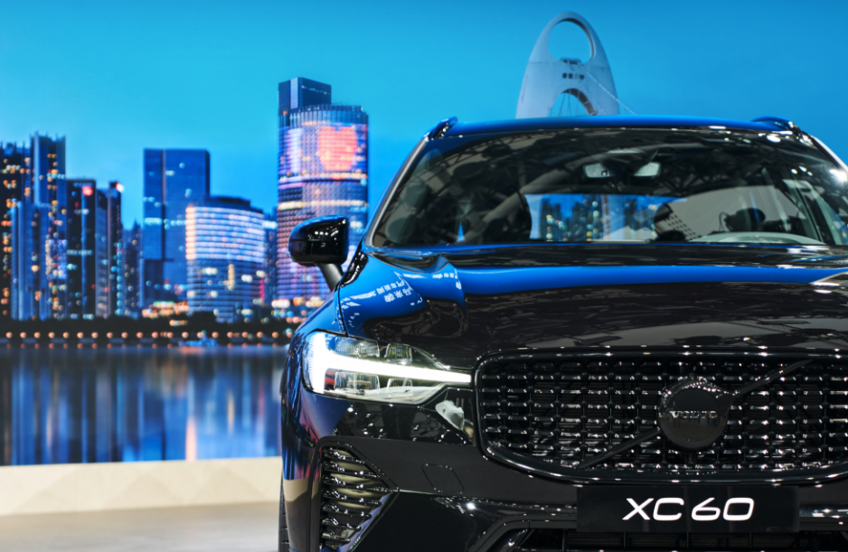 九游app：顏粉狂喜全黑化設計適配B5動力沃爾沃XC60極夜黑來了！(圖2)