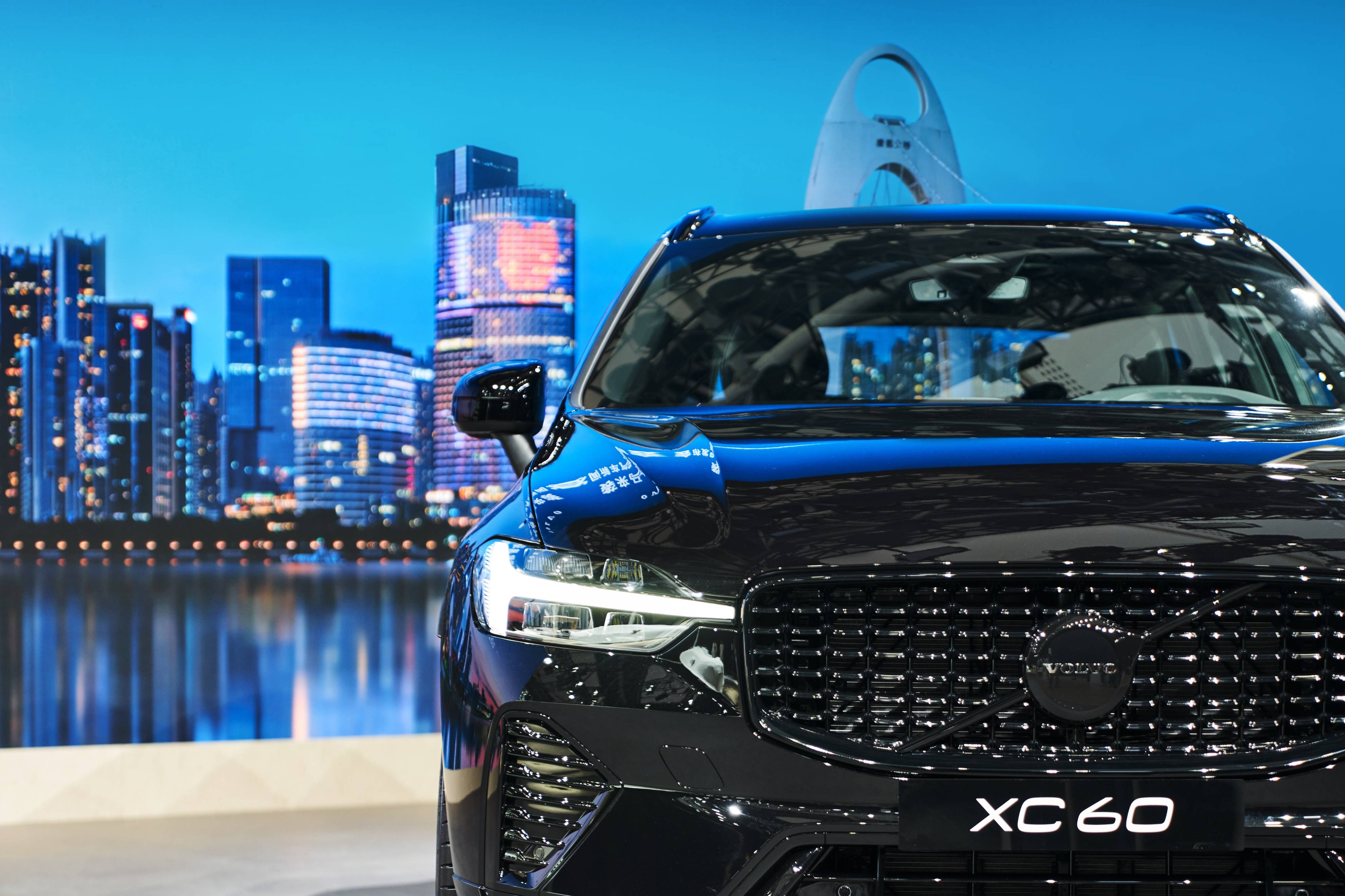 沃爾沃XC60極夜黑版亮相：全黑設(shè)計搭配B5動力顏值與實力并存！