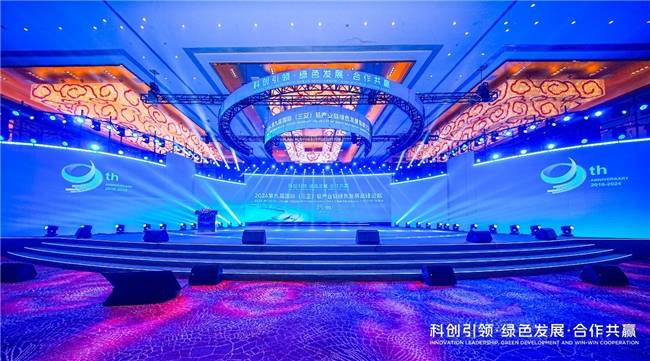 九游體育：魏橋新能源商用車閃耀2024鋁業(yè)高峰論壇引領(lǐng)行業(yè)創(chuàng)新潮(圖1)