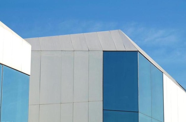 一種幕墻橫梁與立柱抗扭連接件及幕墻系統(tǒng)的制作方法