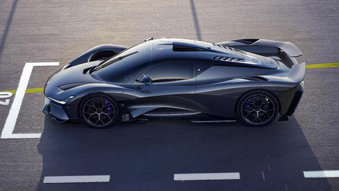 九游體育：意向金49999元 極越發布全球首臺AI智駕超跑(圖5)