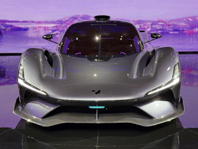 九游體育：意向金49999元 極越發布全球首臺AI智駕超跑(圖2)