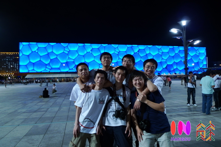 九游體育：“飛”越雙城 “電”馳人生丨你好！我來自1999(圖1)