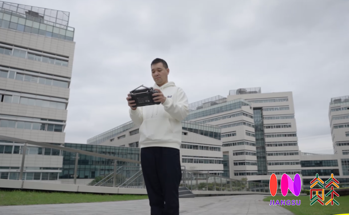 九游體育：“飛”越雙城 “電”馳人生丨你好！我來自1999(圖7)