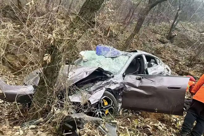 說安全很枯燥但關鍵時候能救命盤點那些驚險的車禍(圖2)