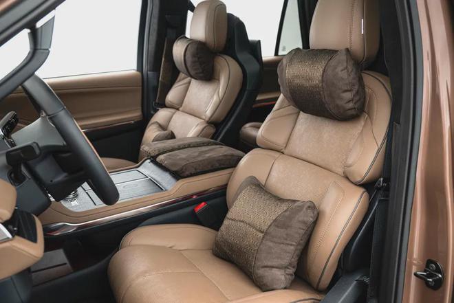 九游官網入口：全新一代林肯領航員“邂逅”西安 美式豪華與古都古韻共綻華彩(圖3)