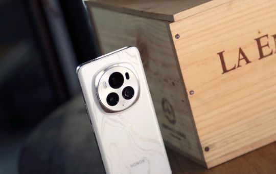 2024耐用性強(qiáng)的3打手機(jī)：流暢不卡頓防水耐摔三年無憂(圖3)