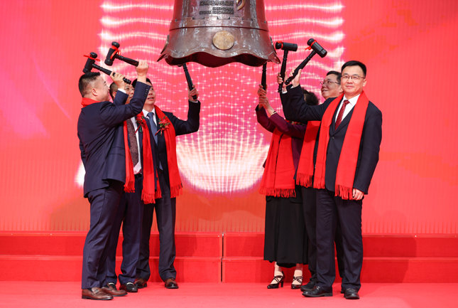 江順科技成功登陸深主板 模具加設備開啟鋁型材高端裝備制造新篇章(圖1)