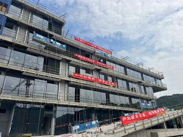 臺州國際科學家創業基地首建區幕墻工程全速推進(圖1)