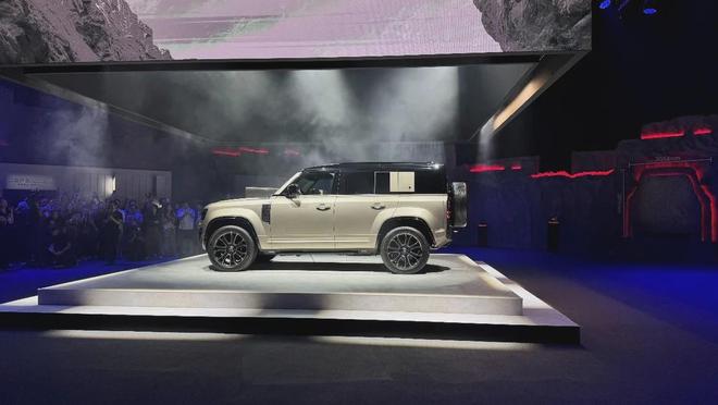 九游app：地表最強V8越野性能王 路虎衛士OCTA中國首秀(圖1)