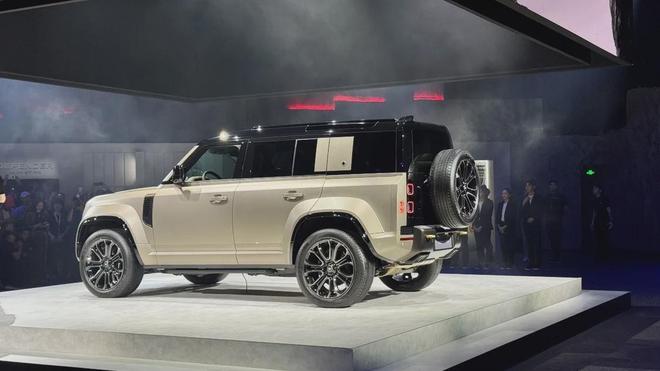 九游app：地表最強V8越野性能王 路虎衛士OCTA中國首秀(圖4)