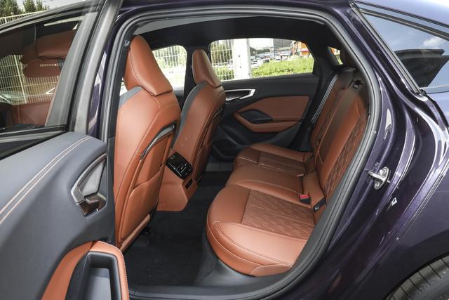 預售2568萬起華為乾崑輔駕+200kW動力帶按摩座椅的豪華轎車(圖15)