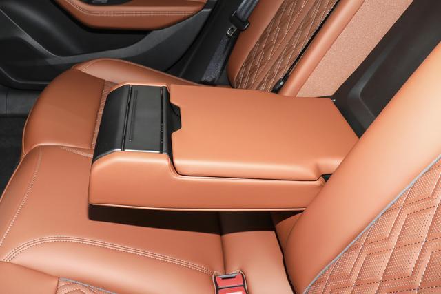 預售2568萬起華為乾崑輔駕+200kW動力帶按摩座椅的豪華轎車(圖17)