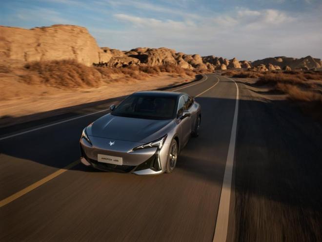 極狐新阿爾法 S5：20 萬級純電轎跑的性價比之王(圖2)