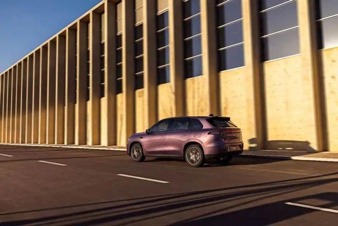 激光雷達+800V下放14萬級市場 2026款零跑C10進階上市(圖8)