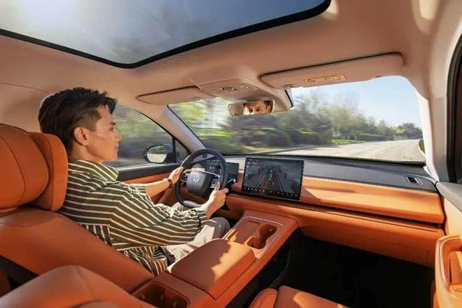 激光雷達+800V下放14萬級市場 2026款零跑C10進階上市(圖7)