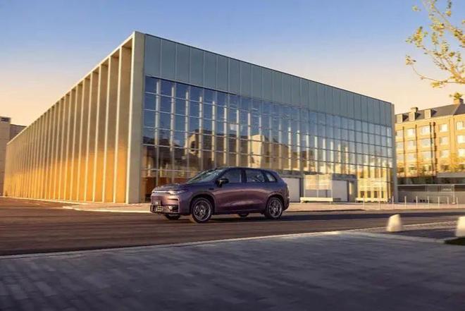 激光雷達+800V下放14萬級市場 2026款零跑C10進階上市(圖13)