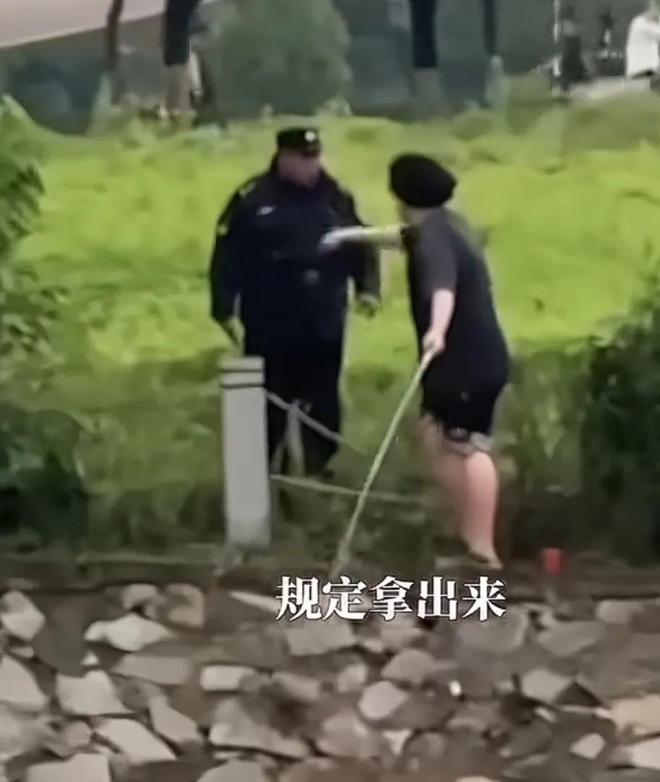 南京大學(xué)生校內(nèi)釣魚落水后續(xù)：當(dāng)事人回應(yīng)其他學(xué)生發(fā)聲(圖2)