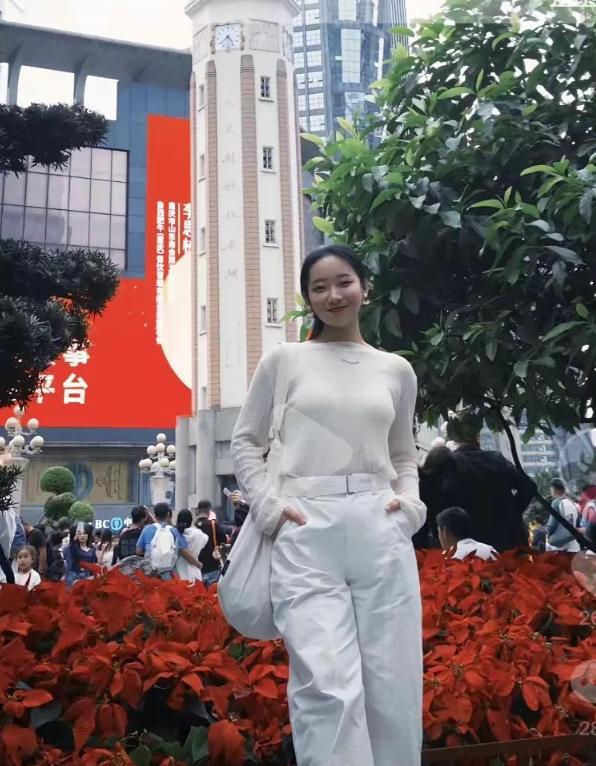 27歲女游客被蛇咬身亡！身材一絕是家中獨生女膚白貌美太可惜(圖8)