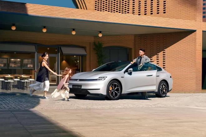 卡羅拉的價格凱美瑞的尺寸？長安啟源A06這波刀法太精準了！(圖4)