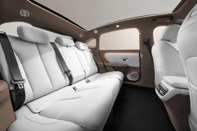 卡羅拉的價格凱美瑞的尺寸？長安啟源A06這波刀法太精準了！(圖10)