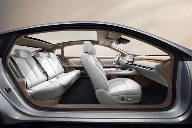 卡羅拉的價格凱美瑞的尺寸？長安啟源A06這波刀法太精準了！(圖8)