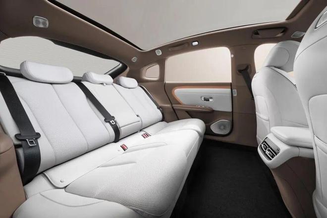 卡羅拉的價格凱美瑞的尺寸？長安啟源A06這波刀法太精準了！(圖13)