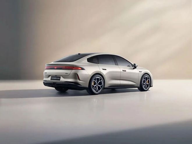 卡羅拉的價格凱美瑞的尺寸？長安啟源A06這波刀法太精準了！(圖19)