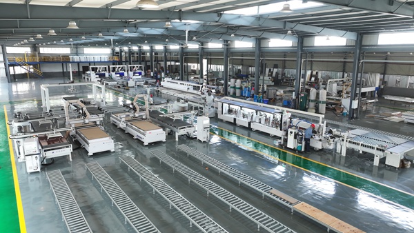 20分鐘鋁卷變家具 渝企智能產線演繹“未來之家”