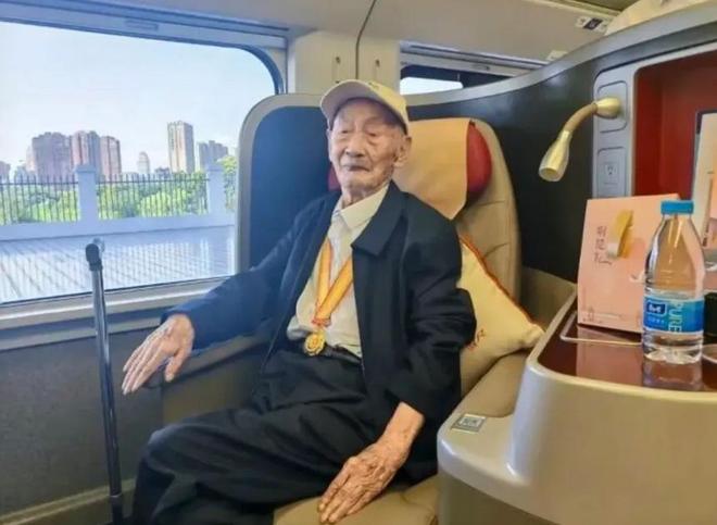 九游app：金燦榮：閱兵式上讓我大受震撼的五件大殺器(圖16)