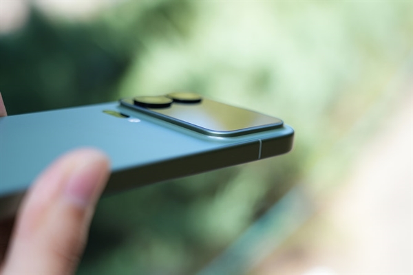 小米17 Pro上手：工業(yè)設(shè)計顛覆 全面超越iPhone(圖4)