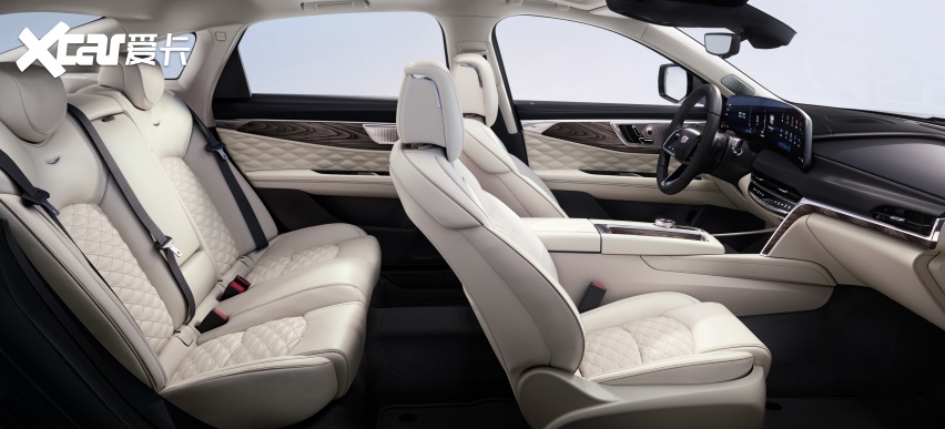 九游官網入口：28萬的凱迪拉克新CT6 憑什么敢叫板“百萬級”體驗？(圖3)