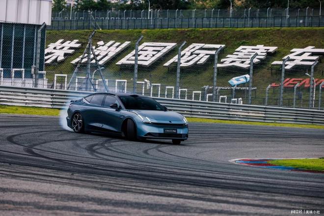 從球拍到賽道梁靖崑與領克Z10共探速度與激情的邊界(圖3)