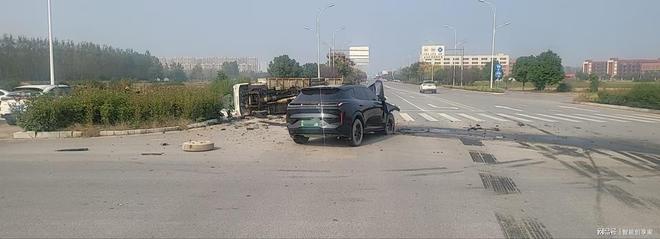 別再空談汽車安全！看看領(lǐng)克08 EM-P的事故“成績(jī)單”