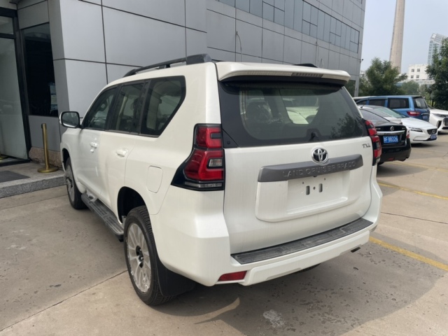 2024款霸道2800 柴油 TXL 九氣 底掛 天窗 港口新車落地價多少錢(圖2)