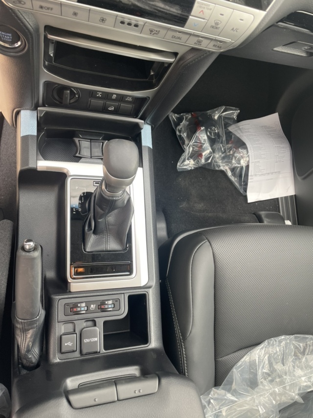 2024款霸道2800 柴油 TXL 九氣 底掛 天窗 港口新車落地價多少錢(圖4)