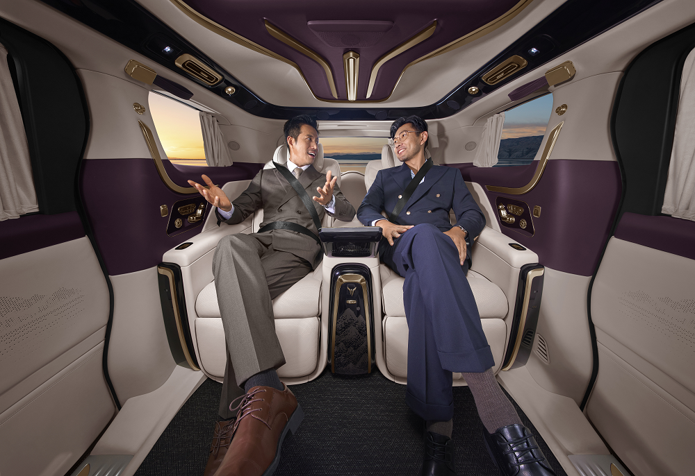 售價7099萬元！嵐圖夢想家山河正式上市 引領豪華四座MPV進入智能豪華新時代(圖5)