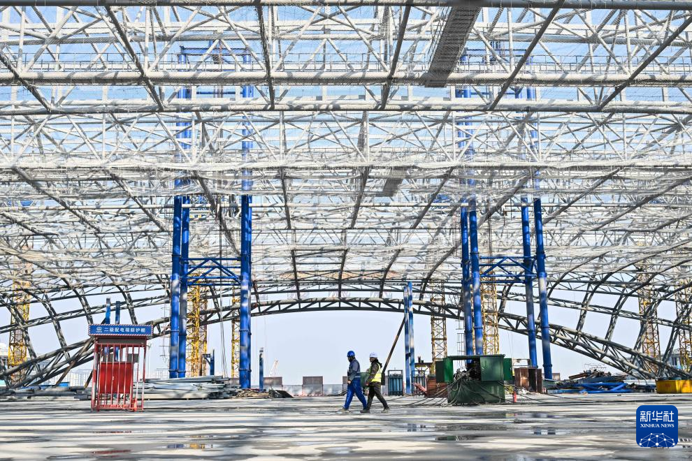 九游體育：新建上海至南京至合肥高鐵南通站側式站房鋼結構順利提升(圖2)