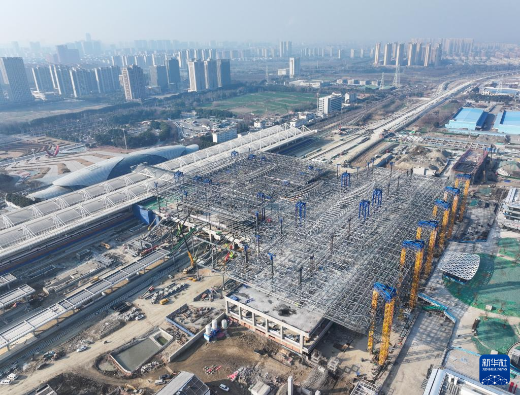 九游體育：新建上海至南京至合肥高鐵南通站側式站房鋼結構順利提升(圖4)