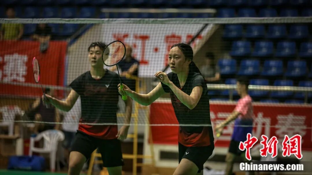 九游官網入口：富春江邊的一個鄉用50年把球拍做“透”了