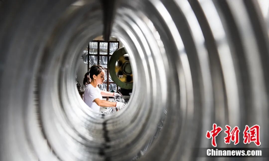 九游官網入口：富春江邊的一個鄉用50年把球拍做“透”了(圖6)