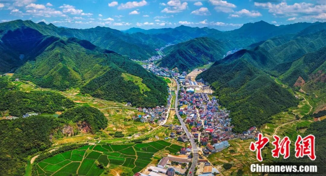 九游官網入口：富春江邊的一個鄉用50年把球拍做“透”了(圖2)