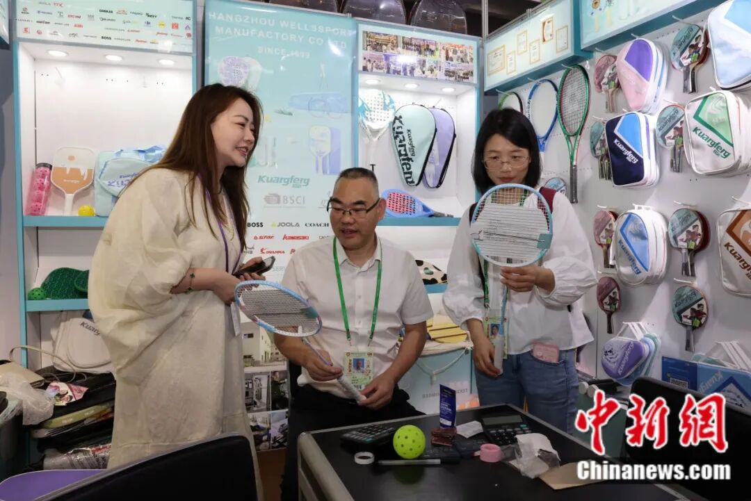 九游官網入口：富春江邊的一個鄉用50年把球拍做“透”了(圖14)